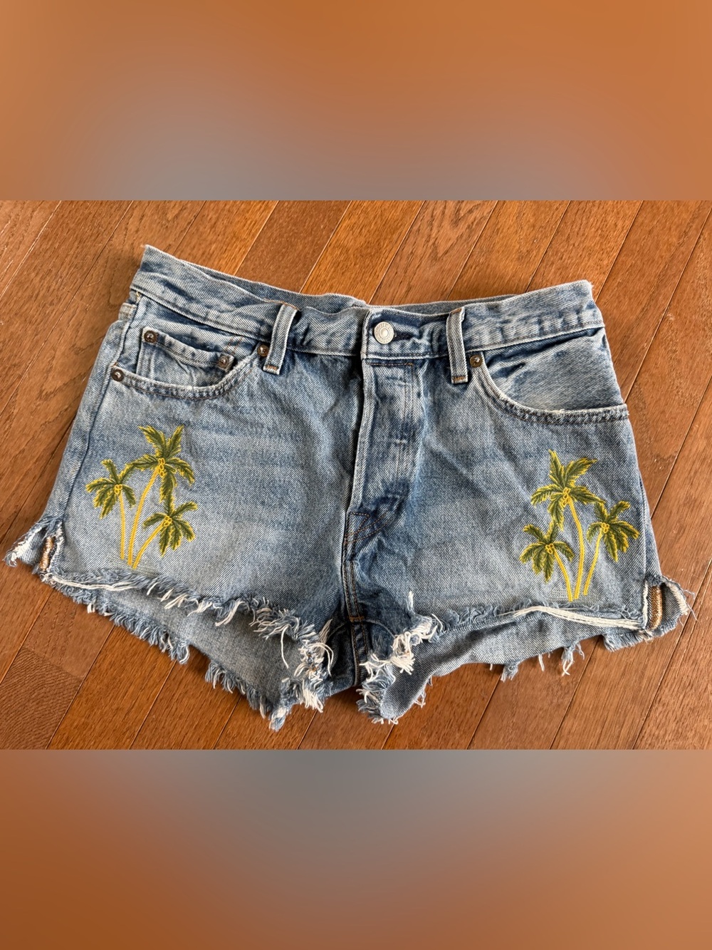 Ladies 501 Levi Cutoff Shorts Embroidered Palm Trees  🌴 29